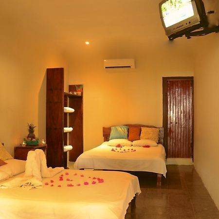 Claudio & Gloria Beach Front Rooms Playas del Coco Exterior photo